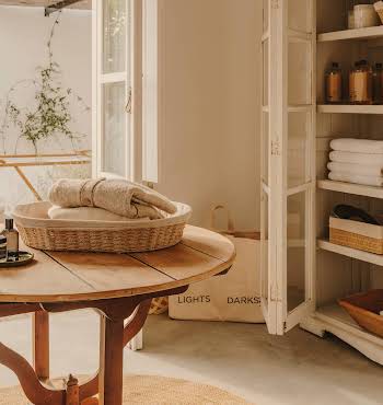 laundry room organisation