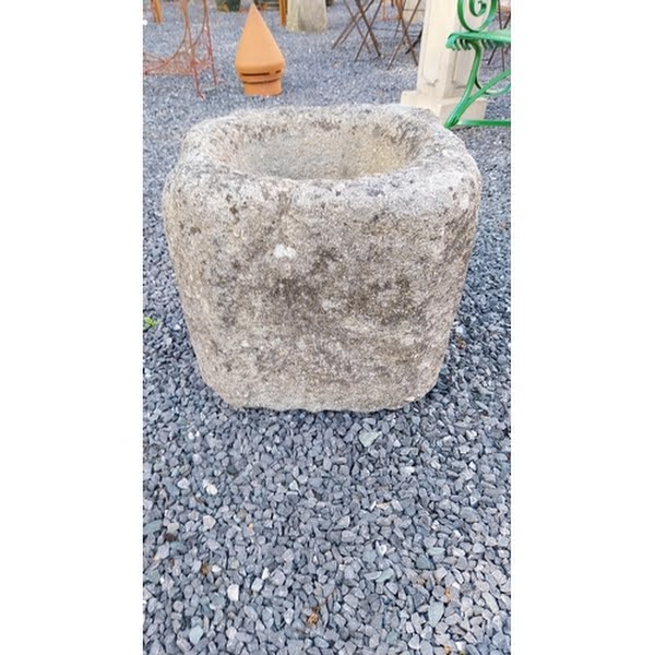 19th C. sandstone Ulster whinstone, estimate €300 - €600