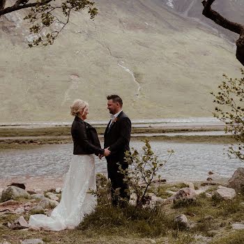 Real Weddings: This Irish couple had a dreamy elopement in the Scottish Highlands