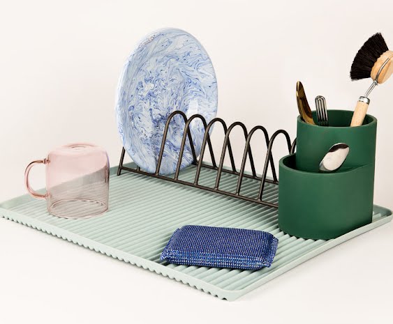Dish-Drainer_Tray-light-blue_Cup-dark-green_Rack-antrachite-1-e1582737253115