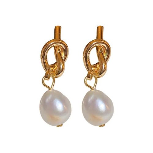 Knot Pearl Earring, €25