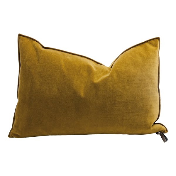 Vice Versa Vintage velvet cushion ochre, €124, Smallable