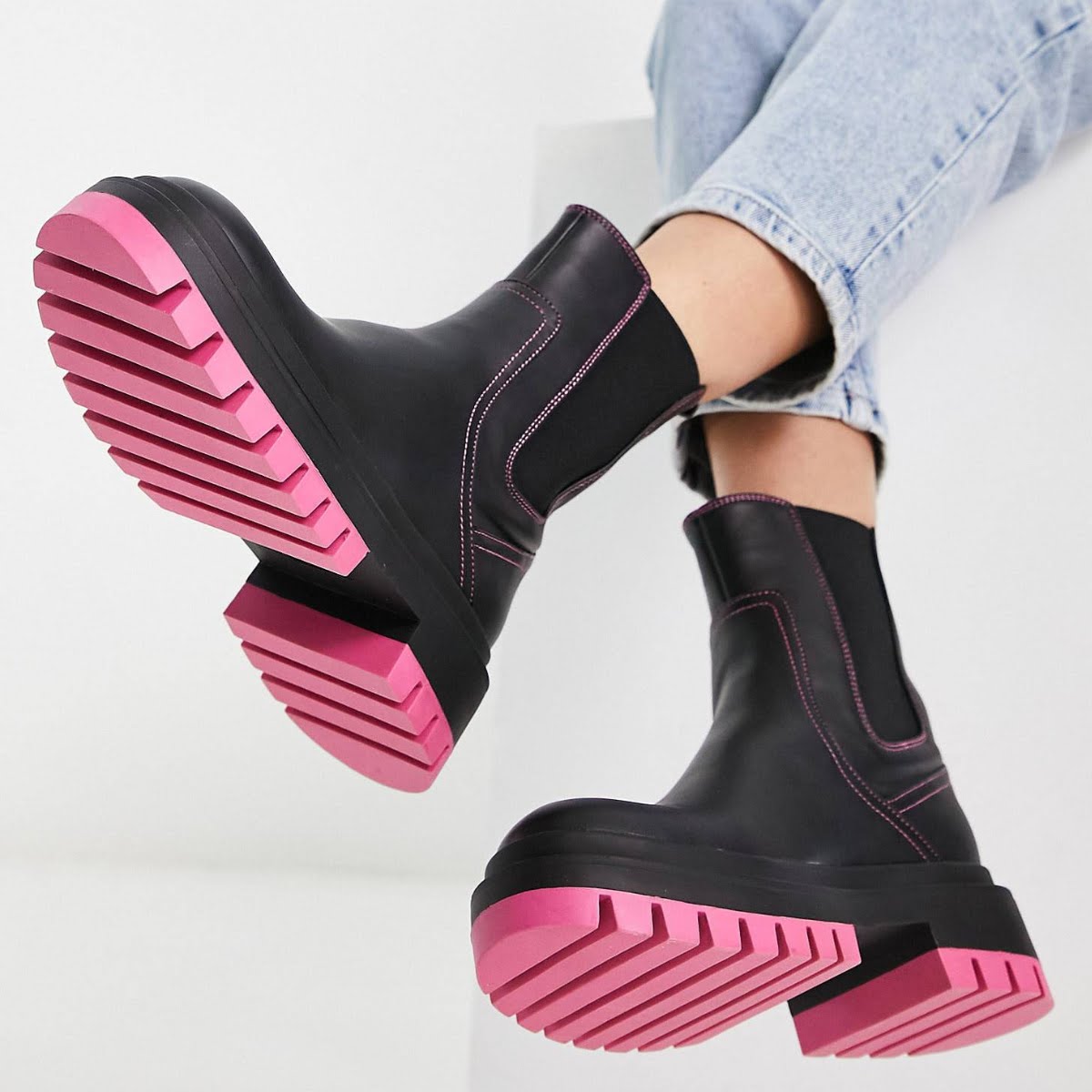 London Rebel Chelsea Boots in Black with Pink Sole, €32.50