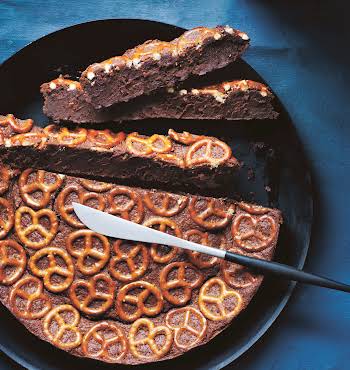 chocolate pretzel cake