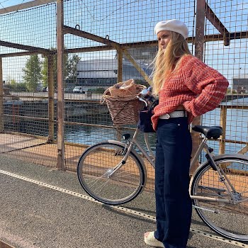 Cute summer bike outfits for afternoons spent picnicking and sea-swimming