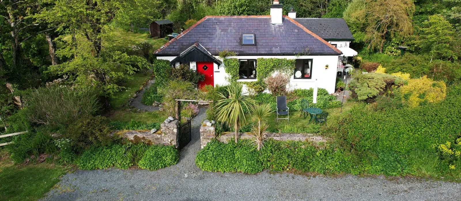 This beautiful lakeside cottage in Co Donegal is on the market for €250,000