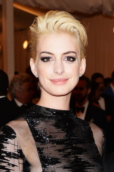 Gallery: Why Blonde Hair And Dark Brows Can Totally Work 