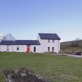 This charming three-bedroom cottage in Donegal is on the market for €300,000