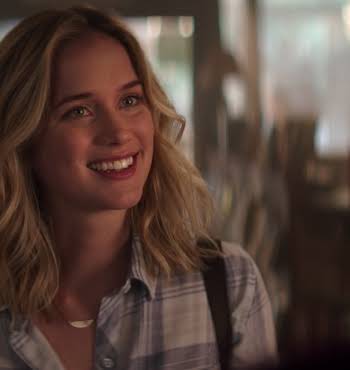 Elizabeth Lail, You on Netflix