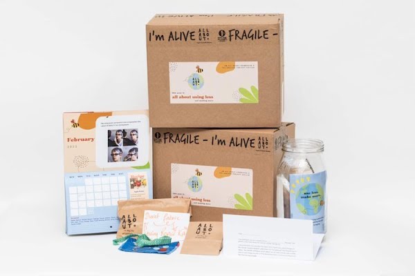 sustainability kit with different sustainable gifts inside
