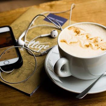 10 podcasts that every entrepreneur needs to listen to