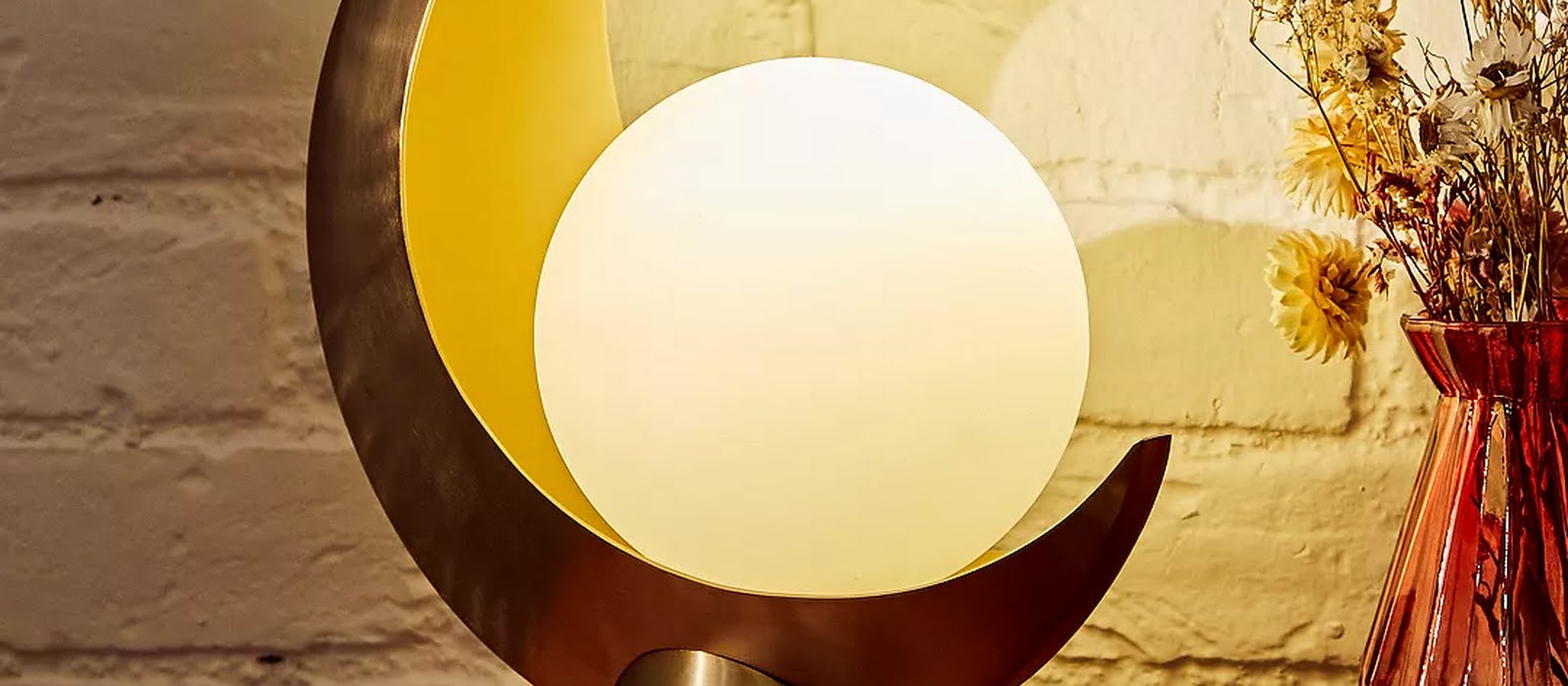 Ambient lighting: 18 lamps to add warmth and character to the corners of your home