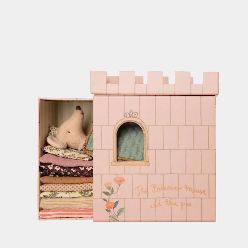Wooden Heart Princess and the Pea Mouse, €59.95