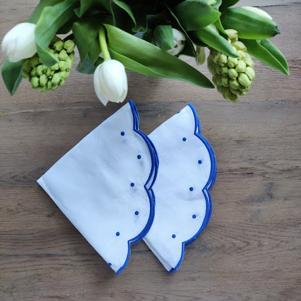 2 George scalloped linen placemats, €25, LNH Edit