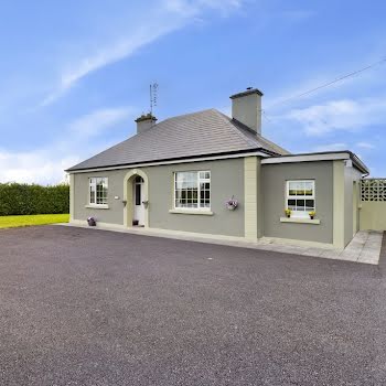 This picture perfect three-bedroom Mayo cottage is on the market for €200,000
