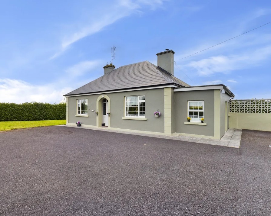 This picture perfect three-bedroom Mayo cottage is on the market for €200,000