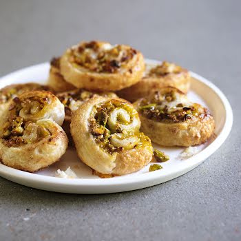 Time for brunch? Give these easy vegan apricot and pistachio pastries a try