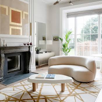 This stylish Dublin Georgian townhouse apartment is a multifunctional home, office and showroom space