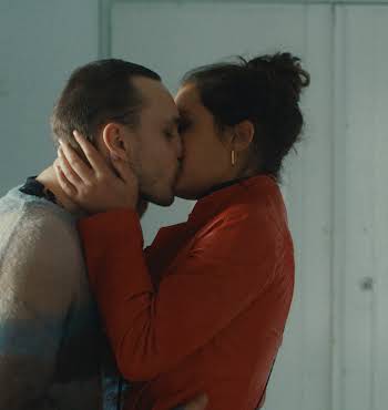 PASSAGES Still 11 Franz Rogowski and Ade?le Exarchopoulos - Courtesy of SBS Productions