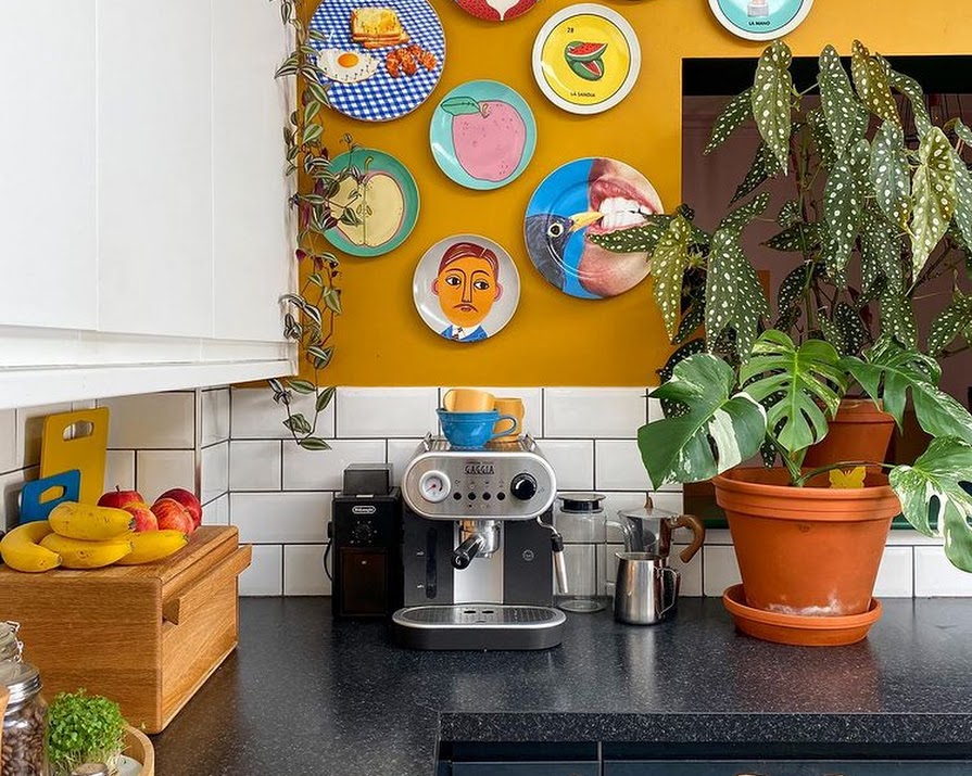 Cool people are hanging plates on their wall again: here are some options to try, no matter what your style