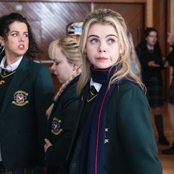 I went behind the scenes of the ‘Derry Girls’ season 3 premiere