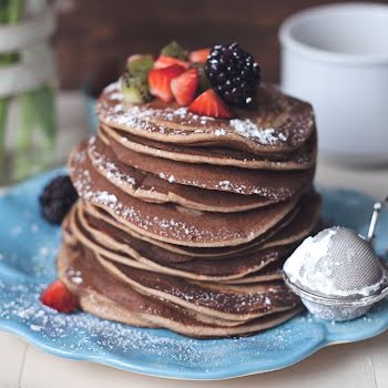 Healthy chocolate pancakes for the guilt-free brunch of your dreams