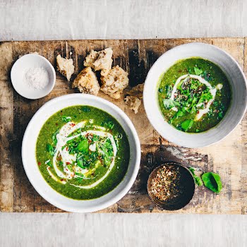 Lunchtime ideas: Green soup, with spinach, peas, quinoa and wasabi