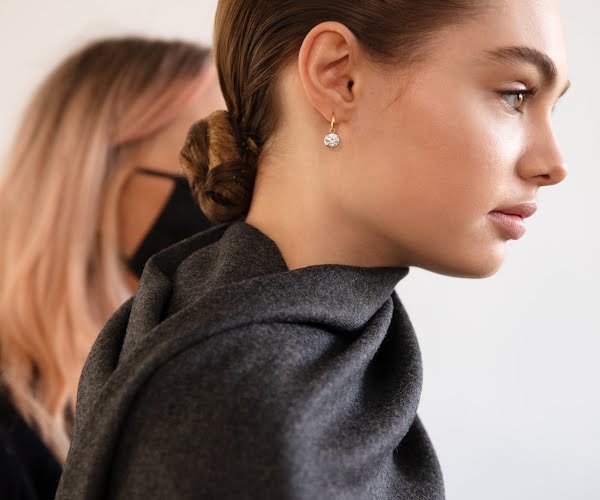 How to recreate the glossy, Grace Kelly-inspired chignon at Emilia Wickstead