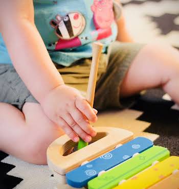 crèches are urged not to raise fees