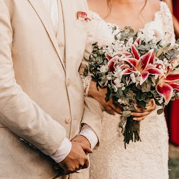 Considering a florist for your wedding? Here’s everything you need to know