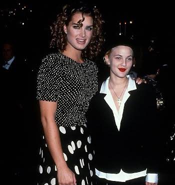 two young women smiling together at an event