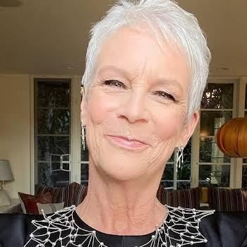Jamie Lee Curtis shows every parent how to handle their child transitioning