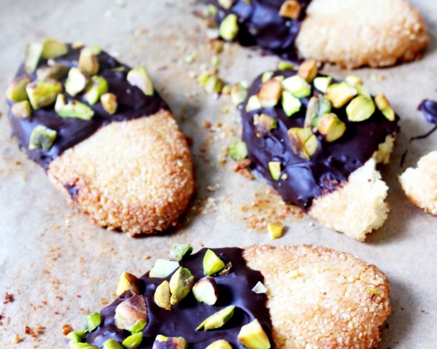 Little Green Spoon’s Chocolate & Pistachio Dipped Cookies