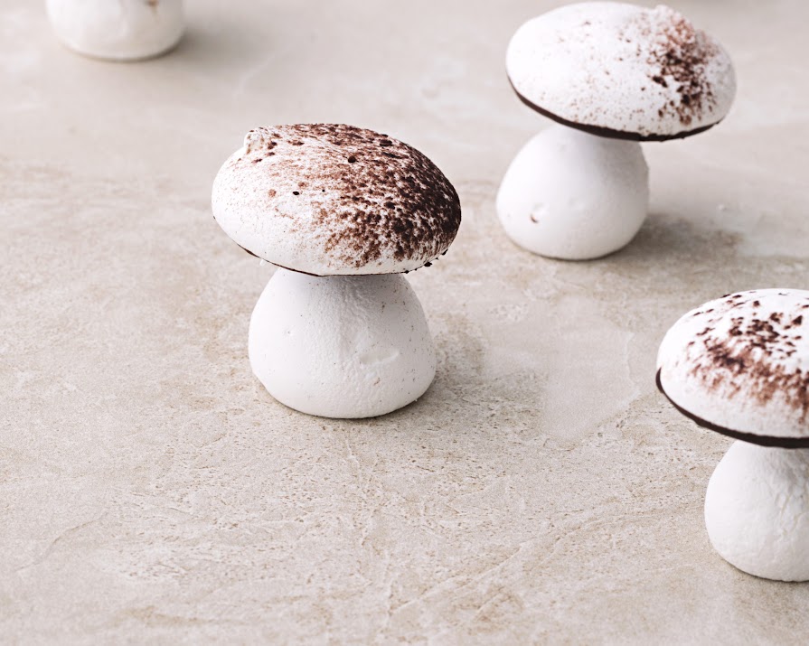 Creative Sunday baking: meringue mushrooms