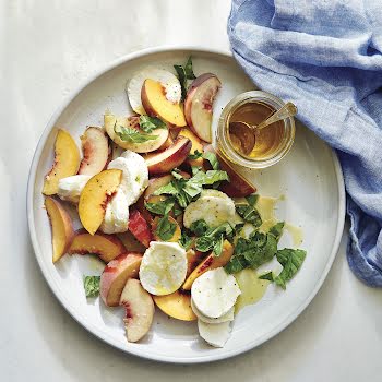 The perfect sunny day salad: Peach Caprese