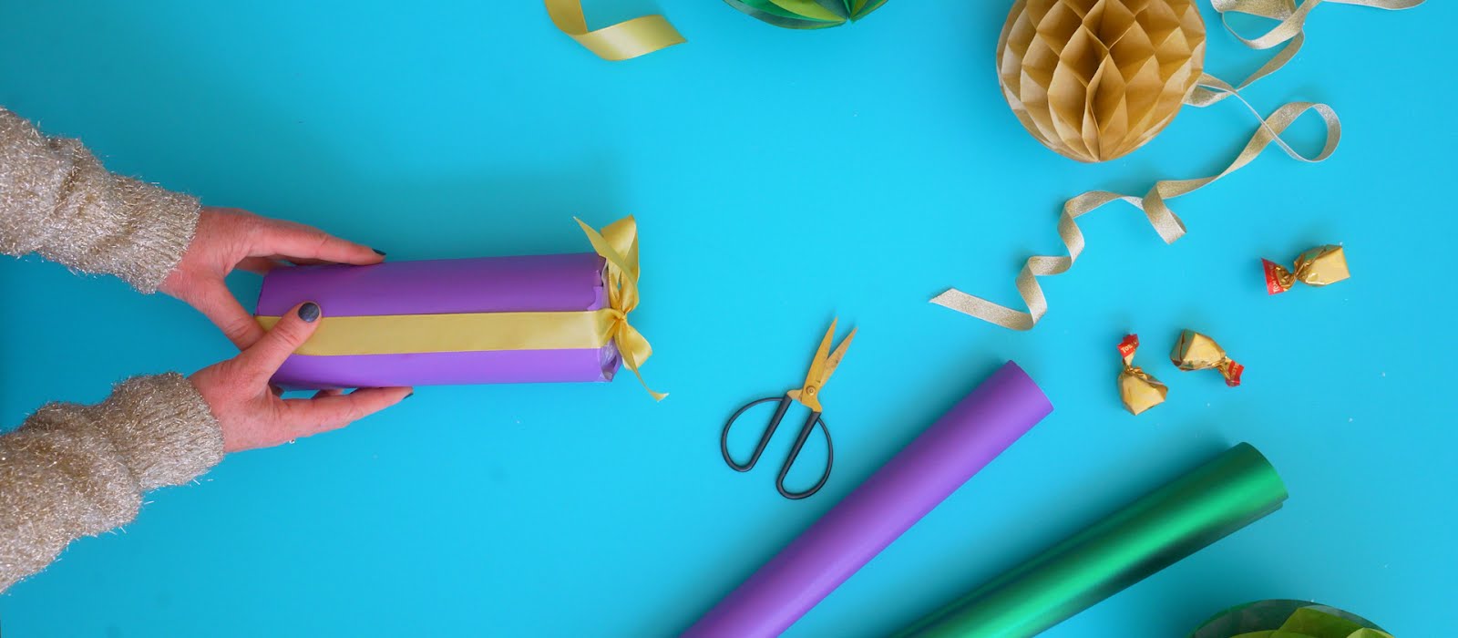 How to wrap a cylindrical gift: try this step-by-step guide