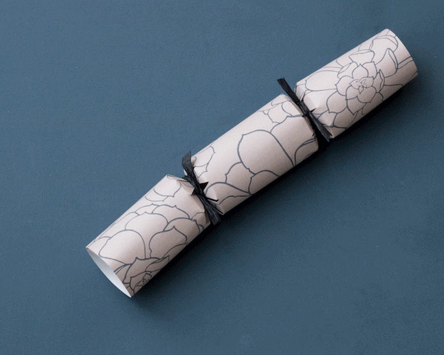 Make your own decorative Christmas crackers