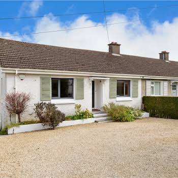 This deceptively spacious cottage is on the market for €845,000