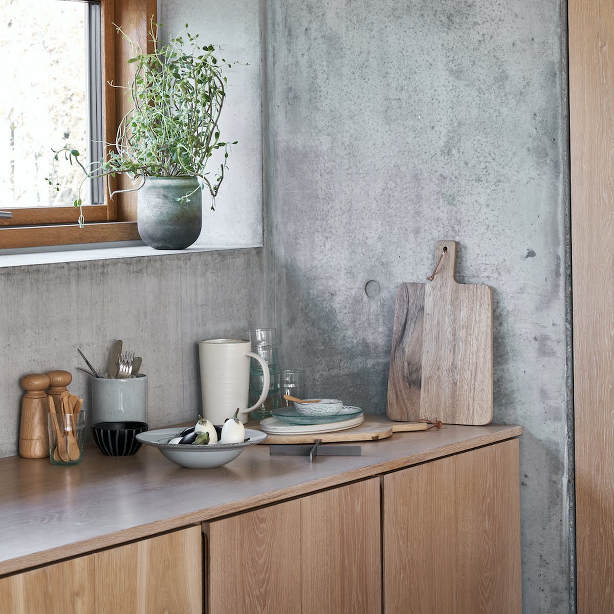 The textures of concrete and wood play well together