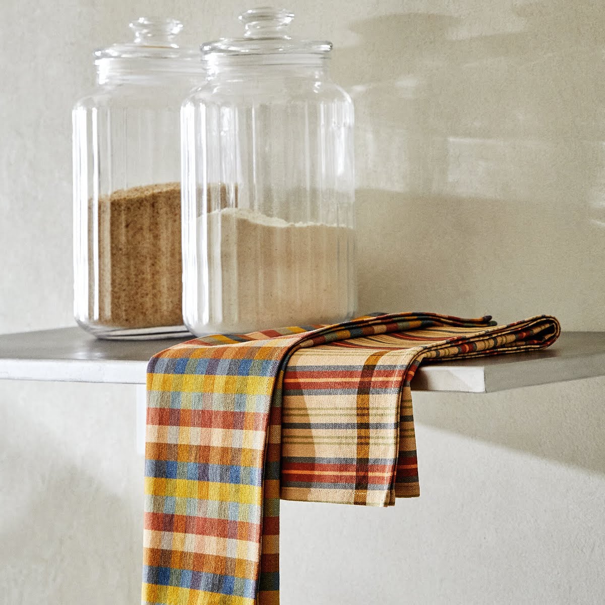 Pack of 2 checked tea towels, €12.99, Zara Home