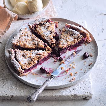 Sunday bake: Croatian blackberry crumble