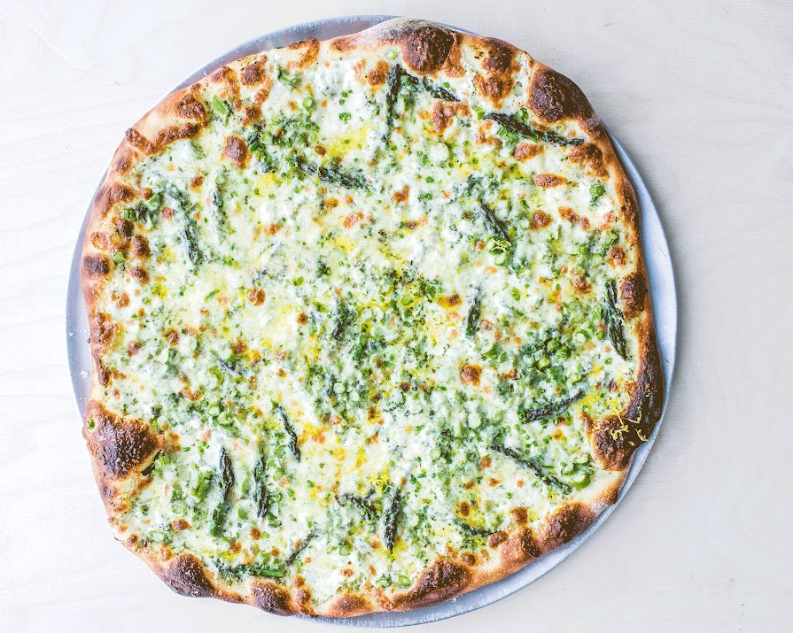 What to eat tonight: Asparagus, spring cream, onion and lemon pizza