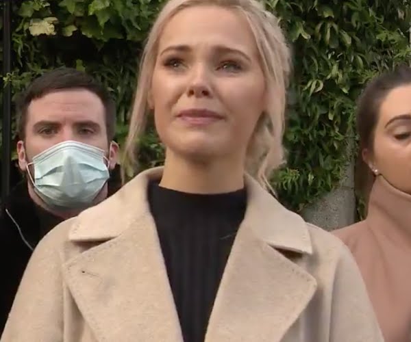 CervicalCheck Scandal: Terminally ill Lynsey Bennett gives moving speech outside the Four Courts after settling her case against the HSE
