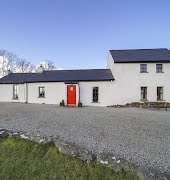 This charming three-bedroom cottage in Donegal is on the market for €300,000