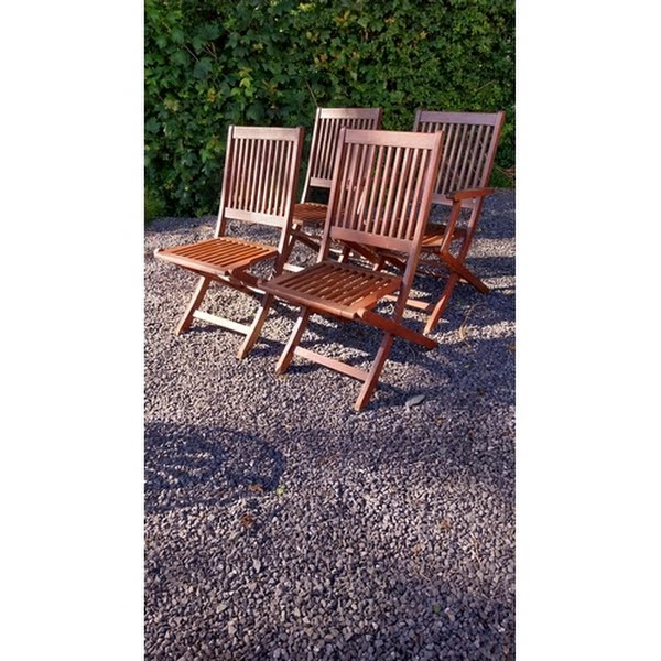 Four teak garden chairs, estimate €150 - €200