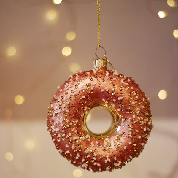 Donut decoration, €13