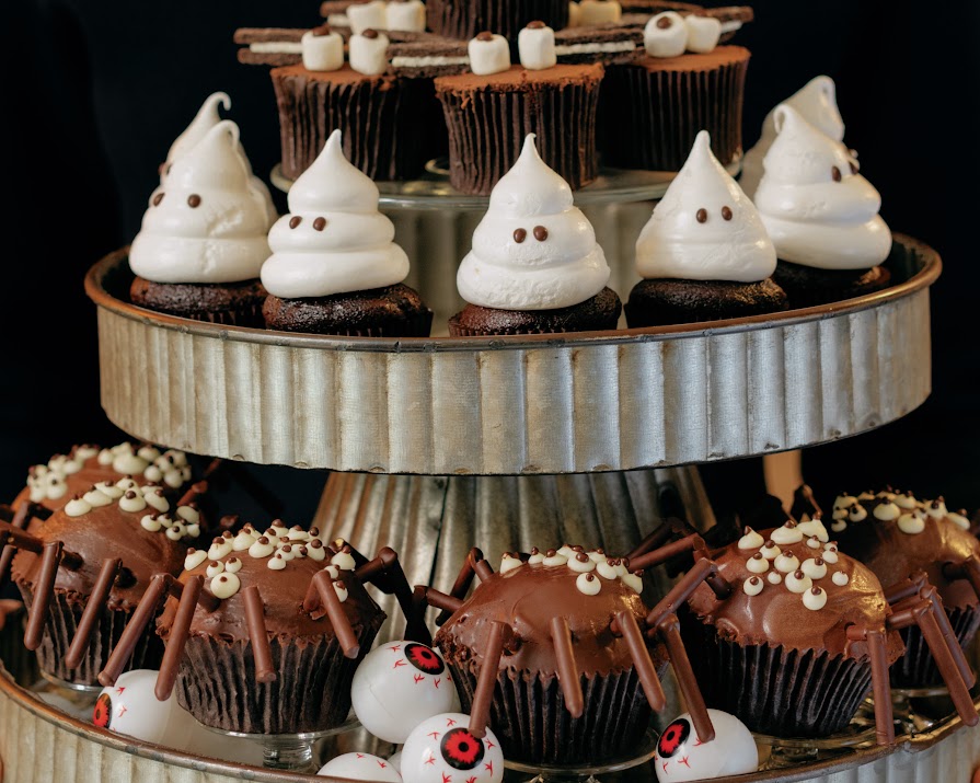 1 cupcake recipe, 3 spooky Halloween treats