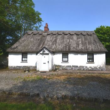 This thatched countryside cottage in Co. Wexford is on the market for €150,000