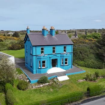 Donegal property formerly used by ‘The Screamers’ commune hits the market for €799,950