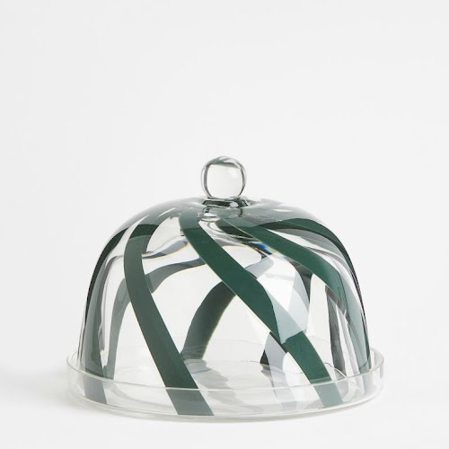 Glass dome with a tray, €24.99